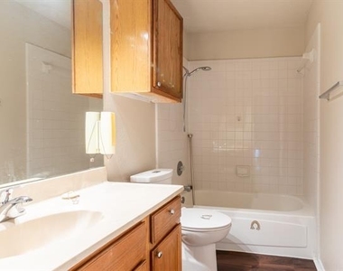 2239 Turf Club Drive - Photo Thumbnail 14