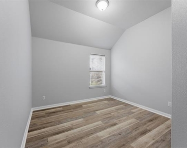 453 Rockaway Drive - Photo Thumbnail 13