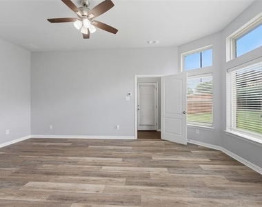 453 Rockaway Drive - Photo Thumbnail 5