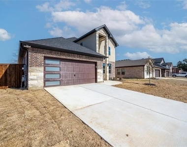 1063 Lake Trail Drive - Photo Thumbnail 2