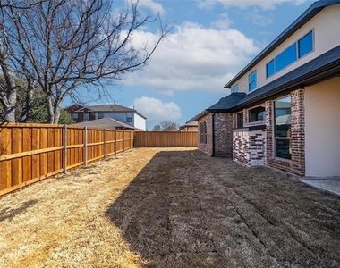 1063 Lake Trail Drive - Photo Thumbnail 5