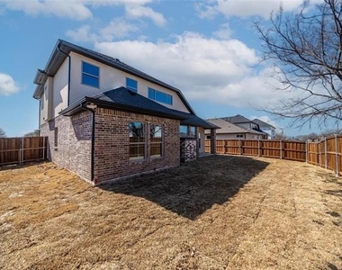 1063 Lake Trail Drive - Photo Thumbnail 4