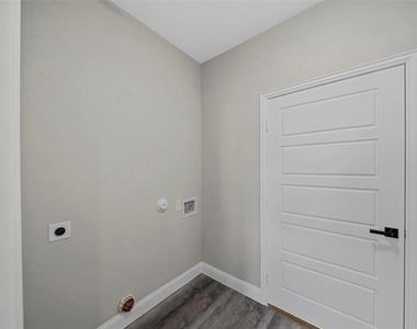 1063 Lake Trail Drive - Photo Thumbnail 6