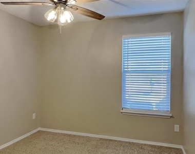 124 Stanford - Photo Thumbnail 10
