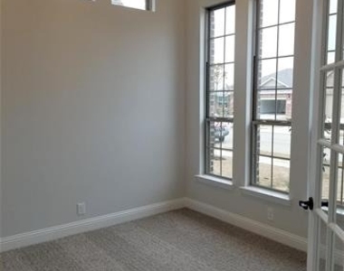 2113 Burke Drive - Photo Thumbnail 8