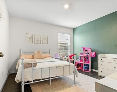 1224 Hutchings Court - Photo Thumbnail 16