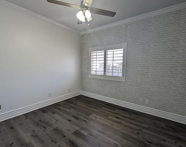650 W Kent Place - Photo Thumbnail 32