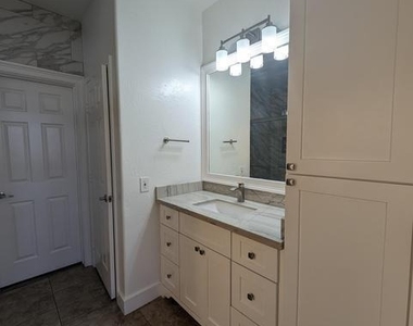 650 W Kent Place - Photo Thumbnail 22