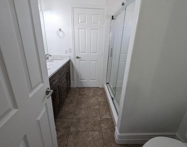 650 W Kent Place - Photo Thumbnail 37