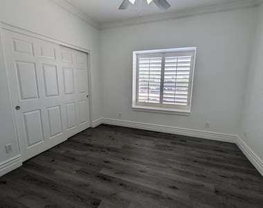 650 W Kent Place - Photo Thumbnail 39