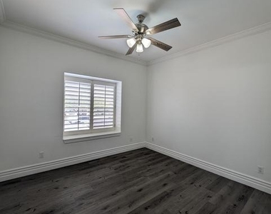 650 W Kent Place - Photo Thumbnail 41