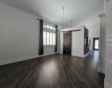 650 W Kent Place - Photo Thumbnail 9