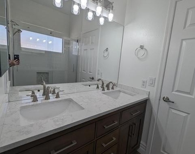 650 W Kent Place - Photo Thumbnail 38
