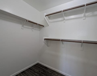 650 W Kent Place - Photo Thumbnail 21