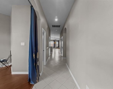 3205 Ridgeway Drive - Photo Thumbnail 2