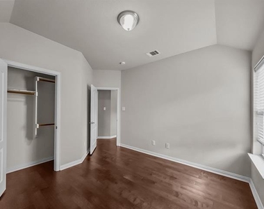 3205 Ridgeway Drive - Photo Thumbnail 16