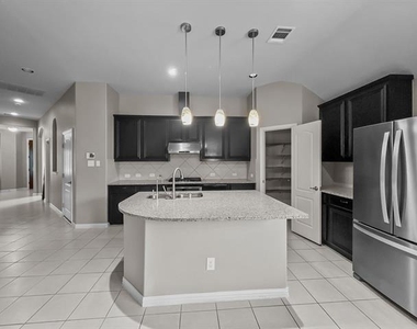3205 Ridgeway Drive - Photo Thumbnail 10