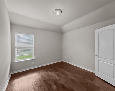 3205 Ridgeway Drive - Photo Thumbnail 15