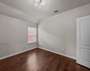 3205 Ridgeway Drive - Photo Thumbnail 17