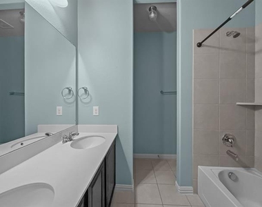 3205 Ridgeway Drive - Photo Thumbnail 12