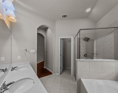 3205 Ridgeway Drive - Photo Thumbnail 7