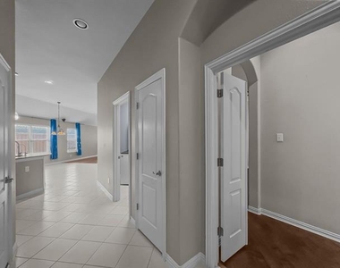3205 Ridgeway Drive - Photo Thumbnail 3