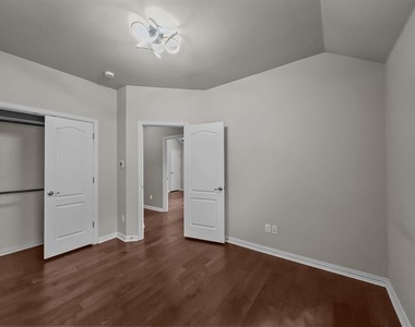 3205 Ridgeway Drive - Photo Thumbnail 18