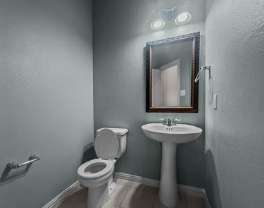 3205 Ridgeway Drive - Photo Thumbnail 20