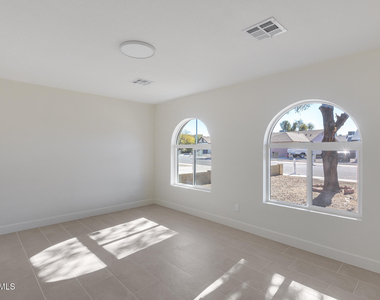 6934 W Mclellan Road - Photo Thumbnail 5
