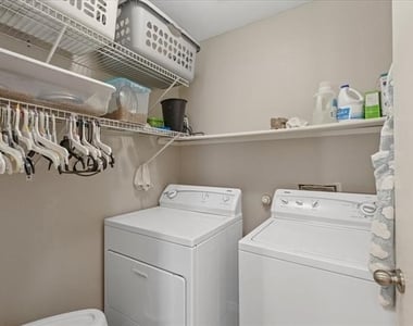 6913 Planters Row Drive - Photo Thumbnail 16