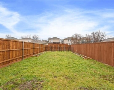 6913 Planters Row Drive - Photo Thumbnail 20