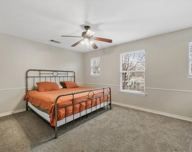 6913 Planters Row Drive - Photo Thumbnail 15