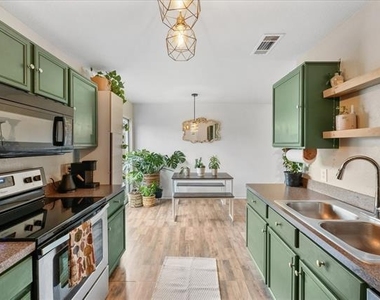 6913 Planters Row Drive - Photo Thumbnail 9