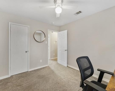 6913 Planters Row Drive - Photo Thumbnail 13