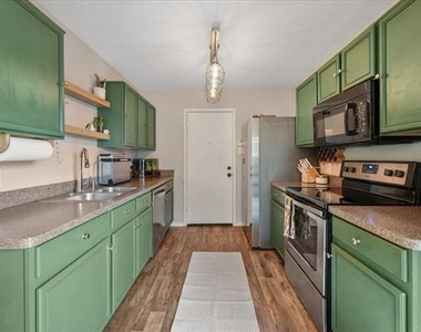 6913 Planters Row Drive - Photo Thumbnail 8