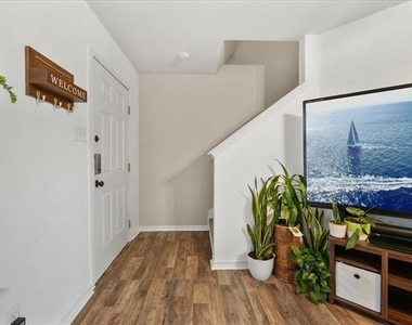 6913 Planters Row Drive - Photo Thumbnail 3