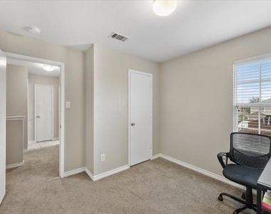 6913 Planters Row Drive - Photo Thumbnail 18