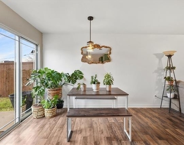 6913 Planters Row Drive - Photo Thumbnail 7