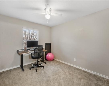 6913 Planters Row Drive - Photo Thumbnail 12