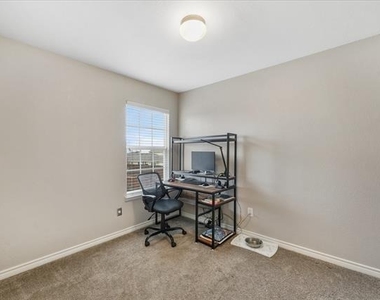 6913 Planters Row Drive - Photo Thumbnail 17
