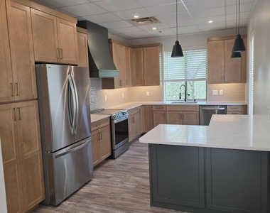 16715 E Parkview Avenue - Photo Thumbnail 5