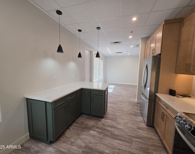 16715 E Parkview Avenue - Photo Thumbnail 9