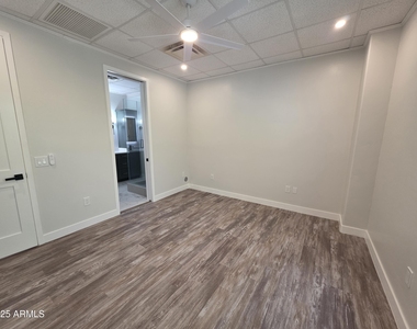 16715 E Parkview Avenue - Photo Thumbnail 14