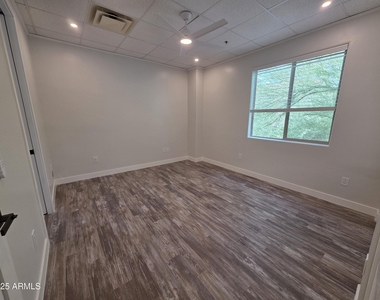 16715 E Parkview Avenue - Photo Thumbnail 11