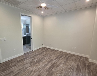 16715 E Parkview Avenue - Photo Thumbnail 12