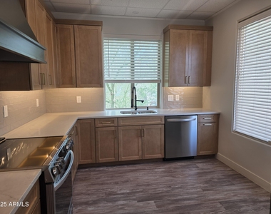 16715 E Parkview Avenue - Photo Thumbnail 7