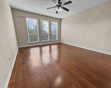 5530 Greensboro Drive - Photo Thumbnail 7