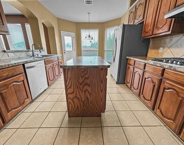 5530 Greensboro Drive - Photo Thumbnail 6