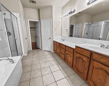 5530 Greensboro Drive - Photo Thumbnail 8