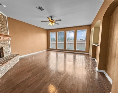 5530 Greensboro Drive - Photo Thumbnail 3